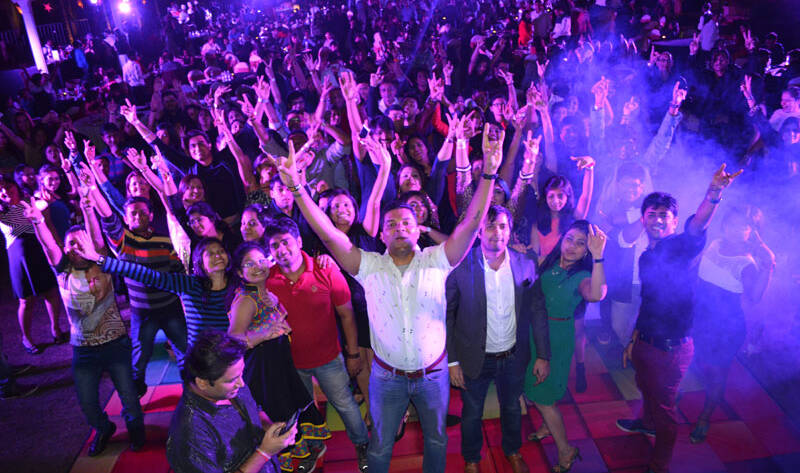 party-at-della